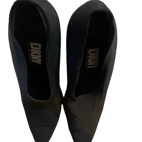DKNY Vero Cuoio 9 1/2 B women’s black stretchy fabric Italian pumps - Picture 8 of 10
